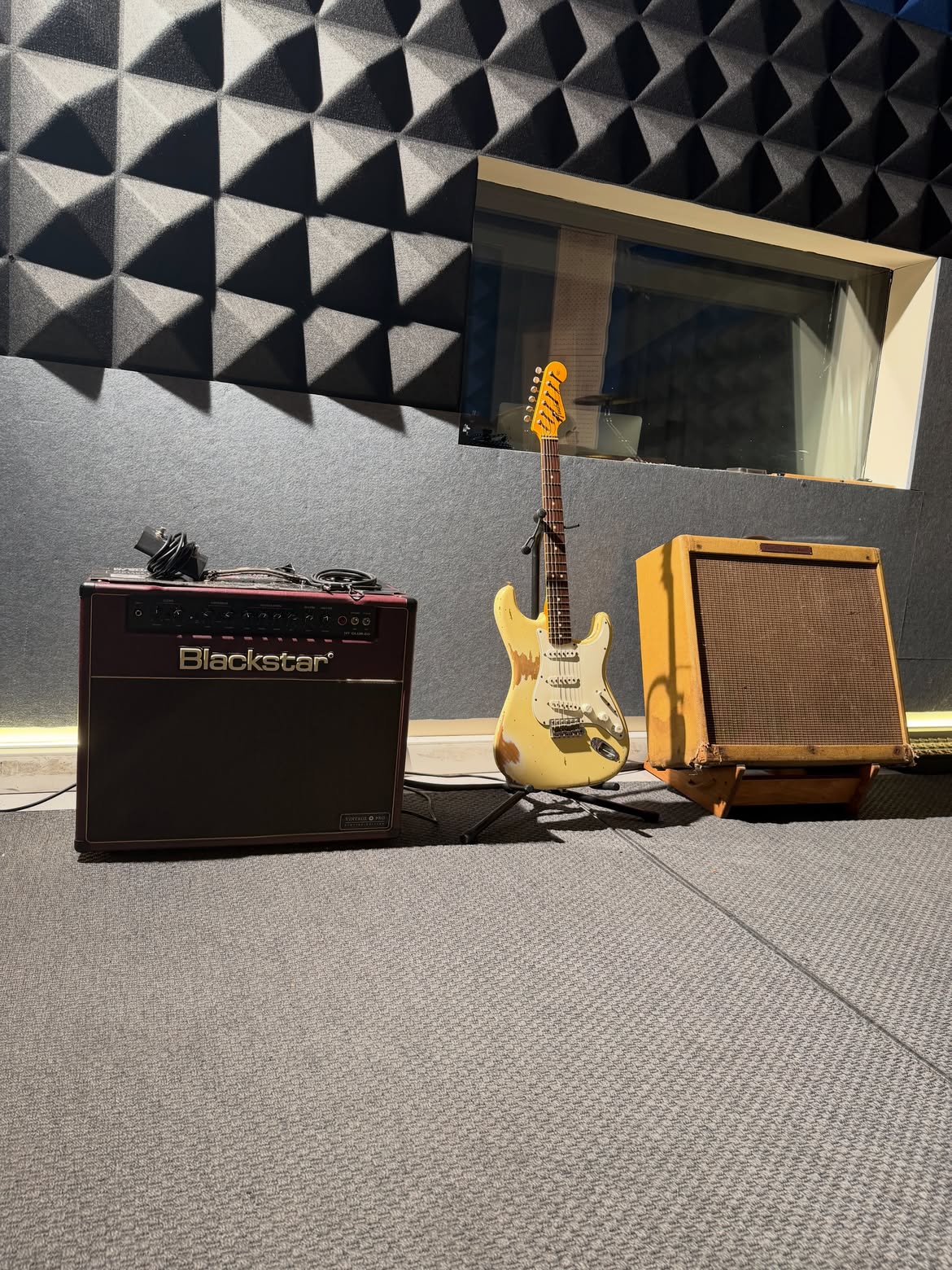 PAS Music gitarı, Blackstar ve Fender amfileri